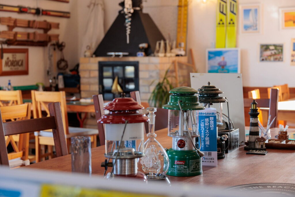 cafe azzurra（カフェ アズーラ）┃ヨットと暖炉にワクワクするお店